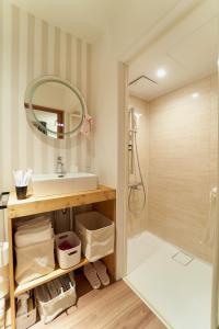 a bathroom with a sink and a mirror at THE LOBS, RUSUTSU in Kimobetsu
