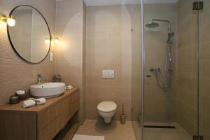 Kúpeľňa v ubytovaní Platán Beach Apartman with lakeview