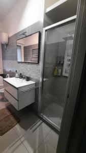 a bathroom with a shower and a sink at Casa Clara Oristano centro con giardino in Oristano