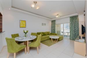 TV a/nebo společenská místnost v ubytování City Stay Prime Hotel Apartments - Al Barsha