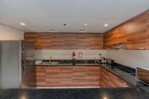 Kuchyň nebo kuchyňský kout v ubytování City Stay Prime Hotel Apartments - Al Barsha