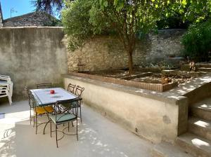 Fotografia z galérie ubytovania "Le Paisible" Clim et Jardin en centre ville v destinácii Nîmes