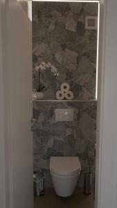 Ένα μπάνιο στο Apartments Bestak +53 φωτογραφίες