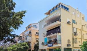Downtown by the beach apartment