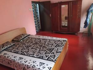 Un pat sau paturi într-o cameră la AMBALAMA HOSTEL