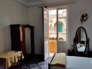 Postel nebo postele na pokoji v ubytování Triomphe Hostel