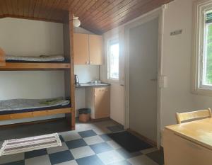 a small room with bunk beds and a kitchen at Edith och Julia B&B in Rälla