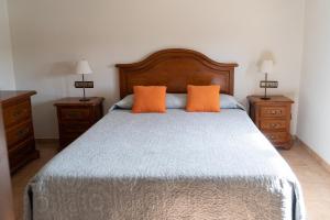 Ein Bett oder Betten in einem Zimmer der Unterkunft Masía Rural Can Poch