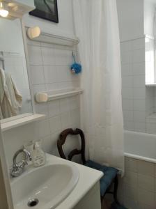 Koupelna v ubytování Le Logis de Saint Cyr