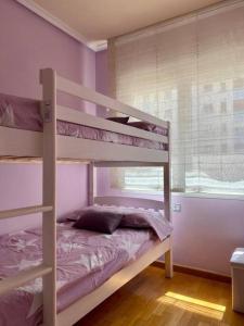 Giường trong phòng chung tại Acogedor y céntrico apartamento en Jaca - Wifi