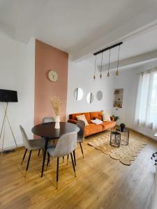 Posezení v ubytování Charmant T2 atypique, rénové, confortable