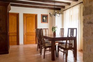 Ein Sitzbereich in der Unterkunft Masía Rural Can Poch