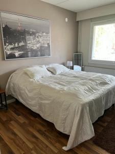 Postel nebo postele na pokoji v ubytování Premier Apartment with Sauna nearby Airport
