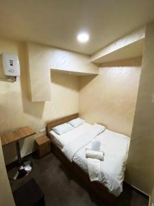 Rúm í herbergi á Domino Yerevan Hostel And Hotel