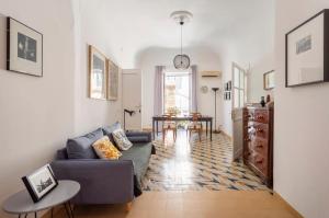 A seating area at Casa Calderai art and design