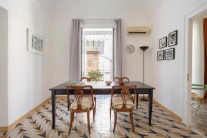 A seating area at Casa Calderai art and design
