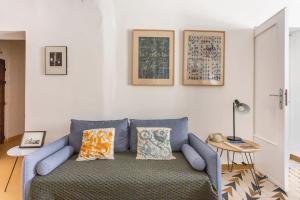 A seating area at Casa Calderai art and design
