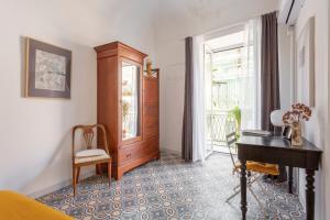 A bed or beds in a room at Casa Calderai art and design