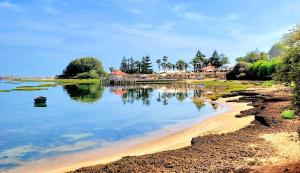 a body of water with a dock in the middle at Maison de la Lagune in Oualidia
