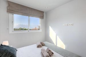 Posteľ alebo postele v izbe v ubytovaní Brand new apartment with pool and SEA VIEW in Marbella