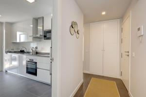 Kuchyňa alebo kuchynka v ubytovaní Brand new apartment with pool and SEA VIEW in Marbella