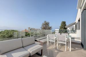 Balkón alebo terasa v ubytovaní Brand new apartment with pool and SEA VIEW in Marbella