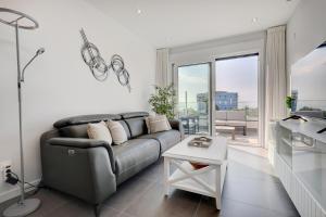 Posedenie v ubytovaní Brand new apartment with pool and SEA VIEW in Marbella