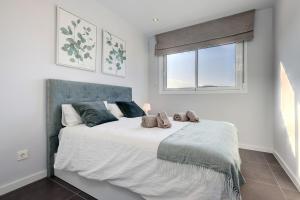 Posteľ alebo postele v izbe v ubytovaní Brand new apartment with pool and SEA VIEW in Marbella
