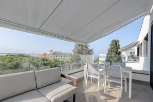 Balkón alebo terasa v ubytovaní Brand new apartment with pool and SEA VIEW in Marbella