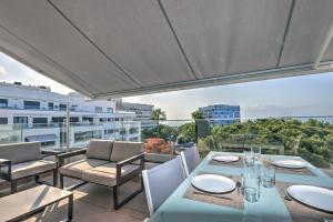 Balkón alebo terasa v ubytovaní Brand new apartment with pool and SEA VIEW in Marbella