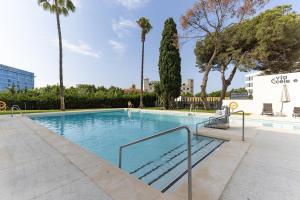 Bazén v ubytovaní Brand new apartment with pool and SEA VIEW in Marbella alebo v jeho blízkosti