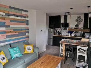 Kuchyňa alebo kuchynka v ubytovaní Apartament Na Kamieniaku