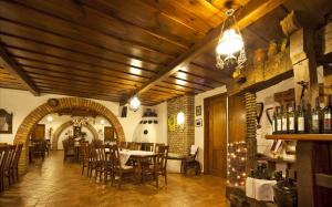 Restaurace v ubytování Koczor Winery & Guesthouse