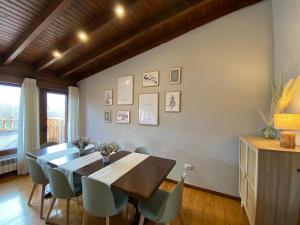 a dining room with a wooden table and chairs at Ático en Llivia in Llivia