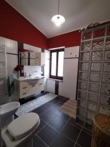 a bathroom with a toilet and a sink at Grace House in Cuglieri