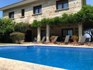 Basen w obiekcie Casa da Lomba Piscina y vistas al mar en Baiona lub w pobliżu