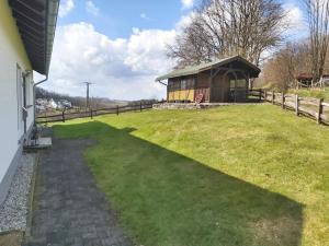 a large yard with a shed in the background at Hubis Ferienwohnung in Olpe