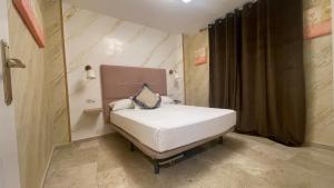 Łóżko lub łóżka w pokoju w obiekcie Apartamento Golf Beach