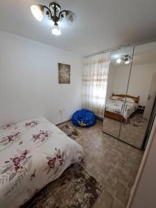 Ένα ή περισσότερα κρεβάτια σε δωμάτιο στο Dovali apartment +10 φωτογραφίες