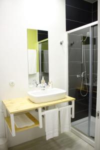 a bathroom with a sink and a shower at CASA DA LABORA in Villanueva de Arosa