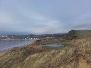 Gallery image of Sea Shore Log Cabin in Inver