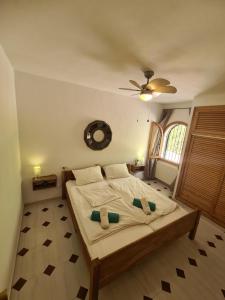 Postel nebo postele na pokoji v ubytování private Villa mit eigenem Pool unter Palmen
