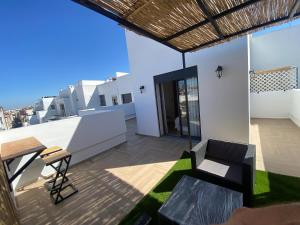 a rooftop patio with a table and a chair at Spacious NEW 1-bedroom unit in DOWNTOWN w Terrace and free Parking in Casablanca