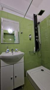 a bathroom with a sink and a mirror and a toilet at Studio Unikat in Braşov