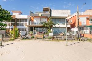 a building on the beach in front of a building at Residencial Villa das Flores in Pinheira