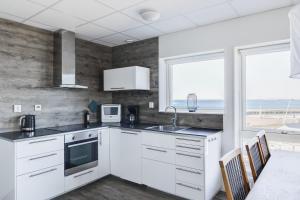Kuchyň nebo kuchyňský kout v ubytování Hotell Hamnen