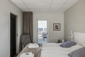 Postel nebo postele na pokoji v ubytování Hotell Hamnen