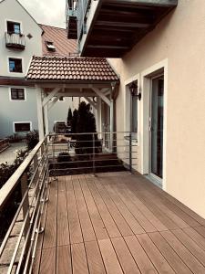 Un balcón o terraza en Hübsches Design Apartment mit Parkplatz im Zentrum von Königstein