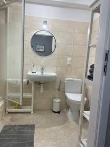 Kúpeľňa v ubytovaní Uroczy apartament w ścisłym centrum Giżycka