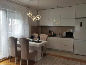a kitchen with a table and chairs in a room at Noa in Ledine